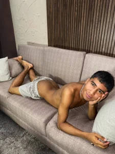 Come, lie down with me 😇 od Ender_h0tt  3 snímek