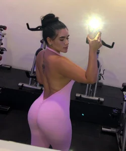 Gym Mode. ¿Do you like my Fit mode? 🥵💪 de Oriana_03  4 Imagens
