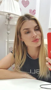 RunawayBlonde Public Pic 3