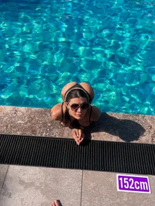 Just me od Lady3Holes  2 snímek