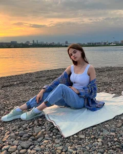 KarinBates Public Pic 8