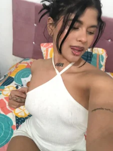 Mia-Medina: Public ( 2 фото)