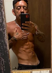 Public de pieles  3 photos