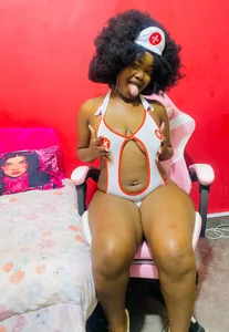 ThickBlackCher: Sexy nurse🥵 ( 4 фото)