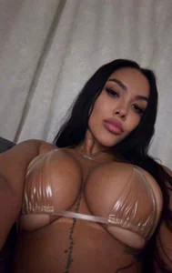 HeidyWillss kiss my tits with passion รูป 