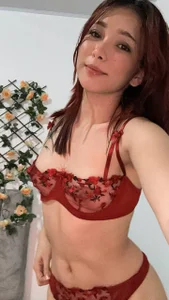 darla-vanegas Red temptation🔥 Billede 3