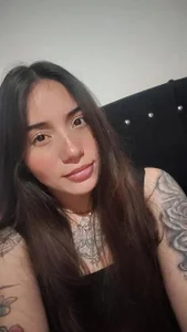 Cata_Jonees heyy  2টি ছবি