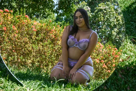 lynda_west Look at me in lingerie, posing for you Pic 4