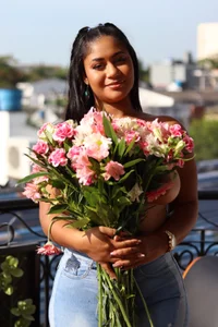 SSCARLETH_ I love the flowers Pic 4