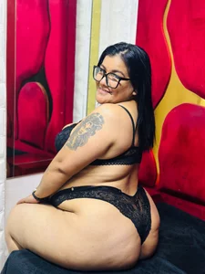 Scarlett_Sex_Rs kullanıcısının 🖤🍑 Killer curves wrapped in seductive black lace. 🔥 albümü -  3 fotoğraf