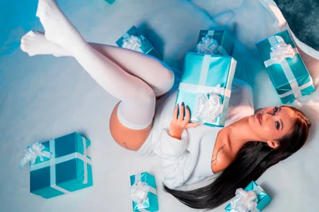 SamantaKaneArt Under the Sweater 👄🎀🎁 Bild 8