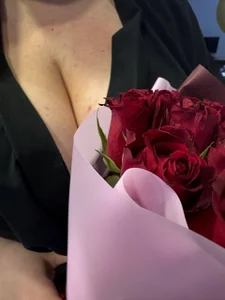 Monica_RayyyのThanks for the flowers, you can always send them to me and make me feel good, just ask me about itの 3枚の写真