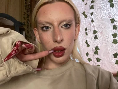 LexieWintour red lips always lie зображення