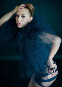 Cada imagen cuenta una historia elegante con glamour y mucho estilo para todos mis amores . de _candela_v  Imagens