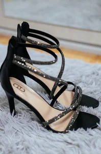 Only1liza 💥 Heels on / off Pic 2