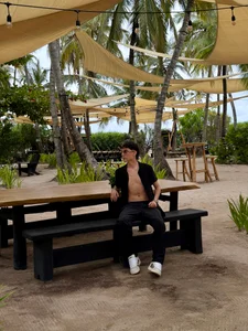 AronTawers 🥂 Between drinks and temptation🥂 Pic 3