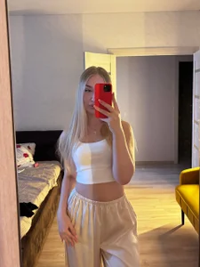 AlinaTeaseX kullanıcısının 50 shades of blonde albümü -  2 fotoğraf