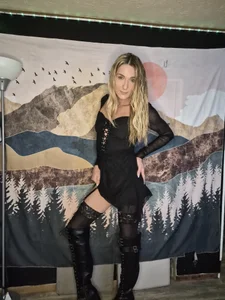 Milamiles98 The Lady In Black 圖片