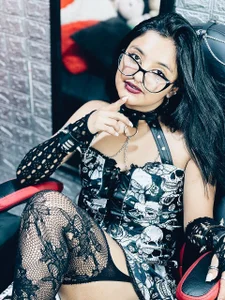 Look at me ✨️🖤 od carolinerue  3 snímek