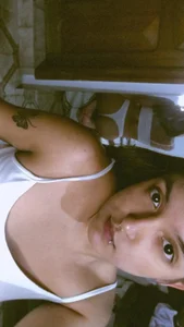 Ari_20_ Public Pic 7