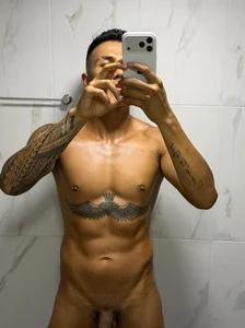 aaron_bolt Mirror📸 Pic