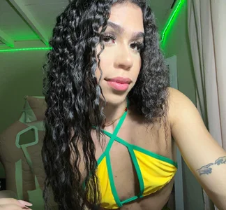 Alejandra_Velarie Public Pic 6