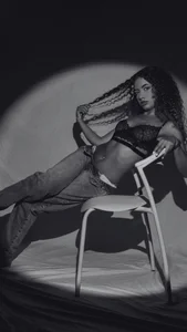 VictoriaDuart JEANS AND SEXUALITY slika
