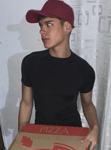 kevin_andrew08 Pizza🍕? 😳🥵 Poză 3