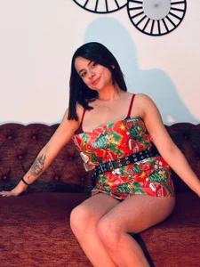 kassandra_james Have you opened your Christmas gift yet? Immagine  3