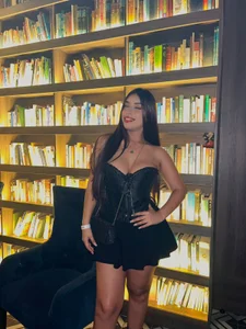 ScarlettCollins_ Public Kuva 3