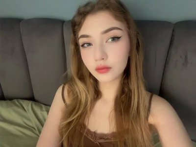 AveryBerkson I’m relaxing at home Poză 2