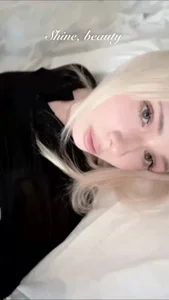 Sad girl... de OnlyAstra  5 Imagens