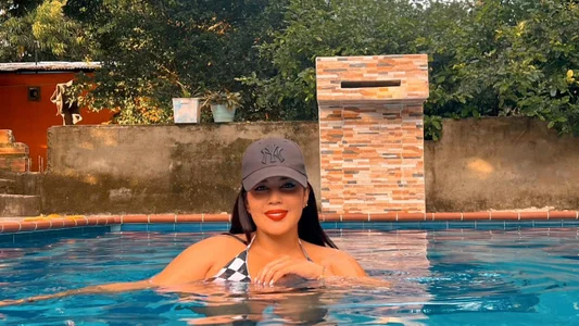 Violetta_0 A relaxing day at the pool 🏊‍♀️🌊💋 Pic 4