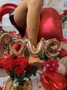 FeetVibeのYour Valentine crush.の 5枚の写真