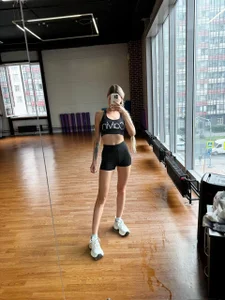 charming_melodyy Public Pic 5