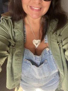 RachaelRay69 Public Pic 8