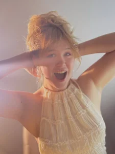 unburnedgirl your light Immagine  3