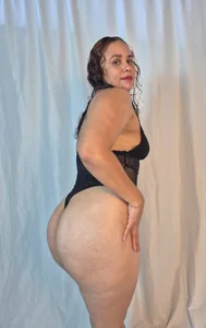 alennax How does black look on me? 사진 2