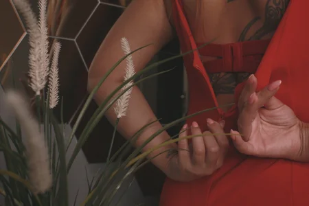 Ellis_Foxy Woman in red 圖片 4