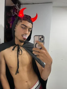 ItsZairen 🔥 Hotter Than Hell Foto 2