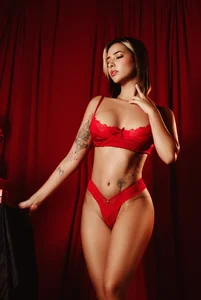 cloe_bech1 Public Pic 2
