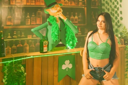 emma__summers Happy St. Patrick's Day! Pic