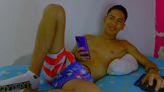 Jacobwolf_xxx “Discover the most daring side of the night together.” зображення