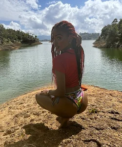 Hilary-banks guatape Foto 9