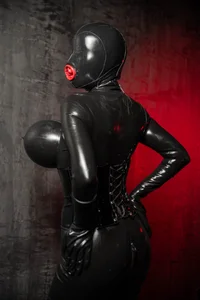 mylatexpleasure Public Pic 3