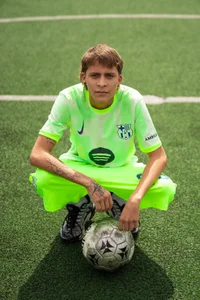 mono_blonde do you like soccer? Billede 3