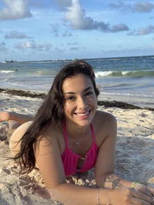 IsabellaSandoval's photo