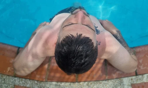 Pool day! 🌞🏖 de colby_scott  2 photos