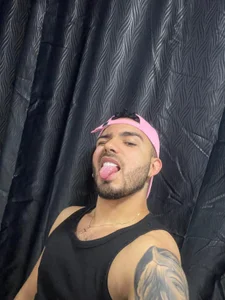 adamhairy: pink ( 5 фото)