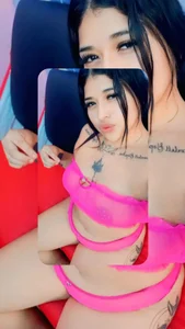 BRITHANNY🦄 de Hityour_bitchhard  3 Imagens